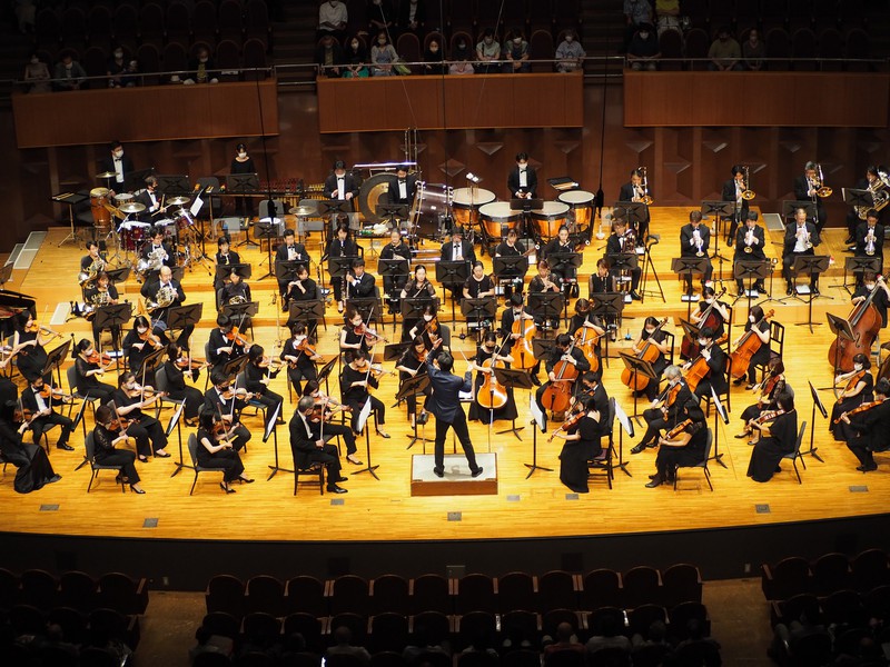 バーンスタインの作品で聴衆を楽しませた原田と大阪交響楽団　写真提供：ザ・シンフォニーホール