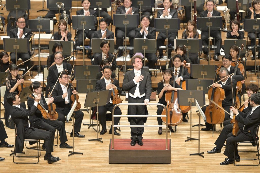 N響へは19年4月の定期公演以来2度目の客演となったヤクブ・フルシャ　写真提供：NHK交響楽団