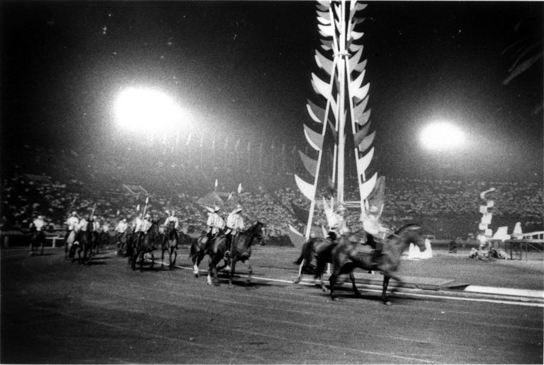 1959年8月、旧国立競技場で上演されたワーグナー「ローエングリン」