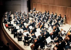 1992年のフェスティバル開催時、小澤征爾率いるオーケストラ公演より　(C)1992SKF
