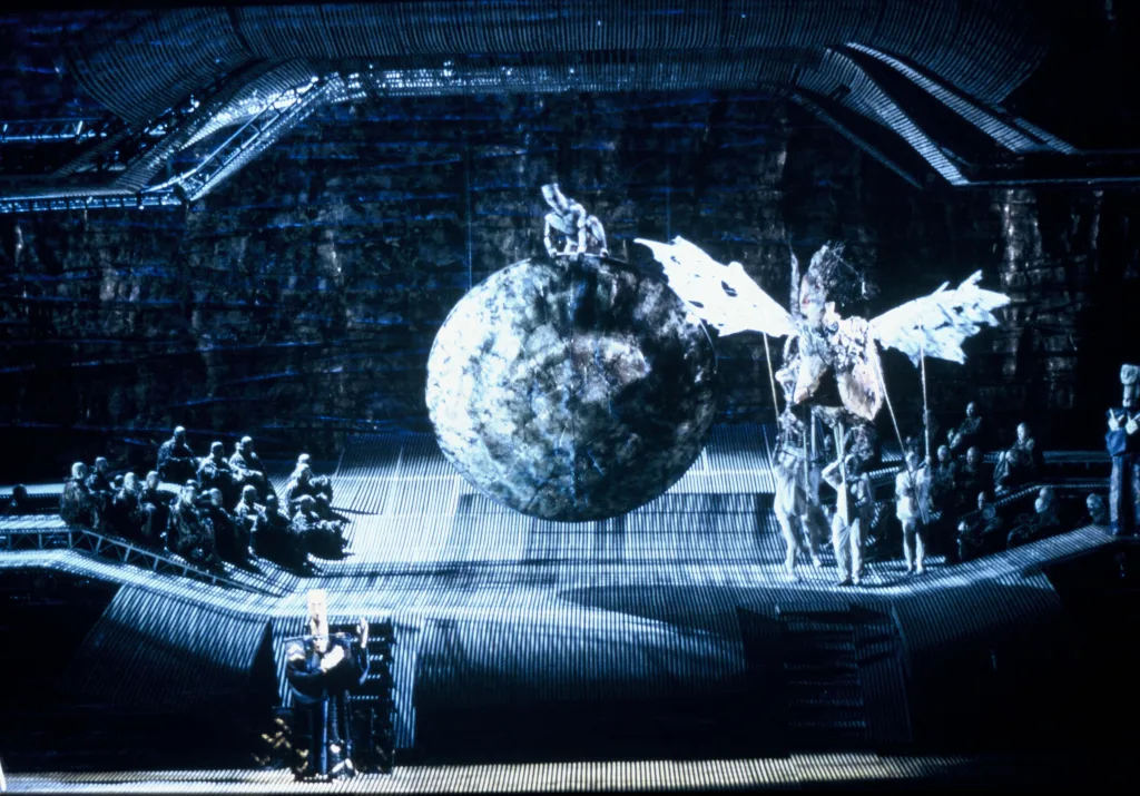 オペラ=オラトリオ「エディプス王」1992年上演時の舞台　(C)1992SKF