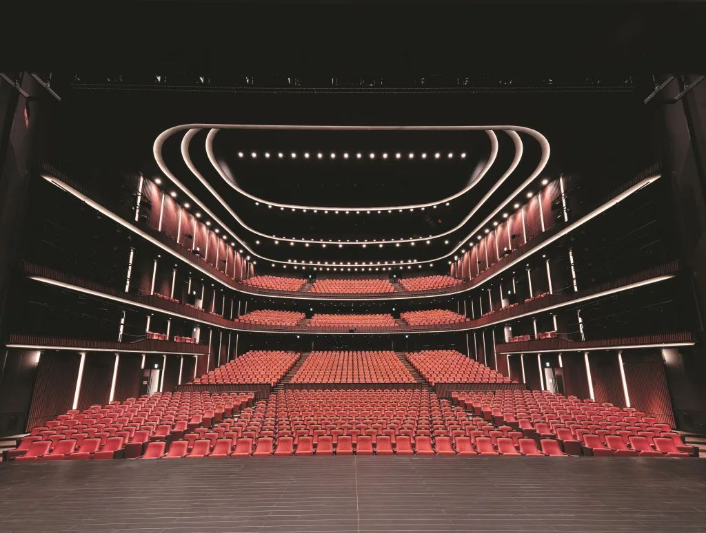 岡山芸術創造劇場 ハレノワの大劇場