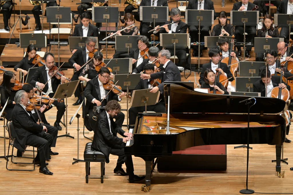 ブルレスケのピアノ独奏はマルティン・ヘルムヒェンが務めた　写真提供：NHK交響楽団