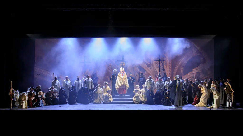ボローニャ歌劇場による「トスカ」第1幕終盤のテ・デウムのシーン　写真提供=コンサート・ドアーズ