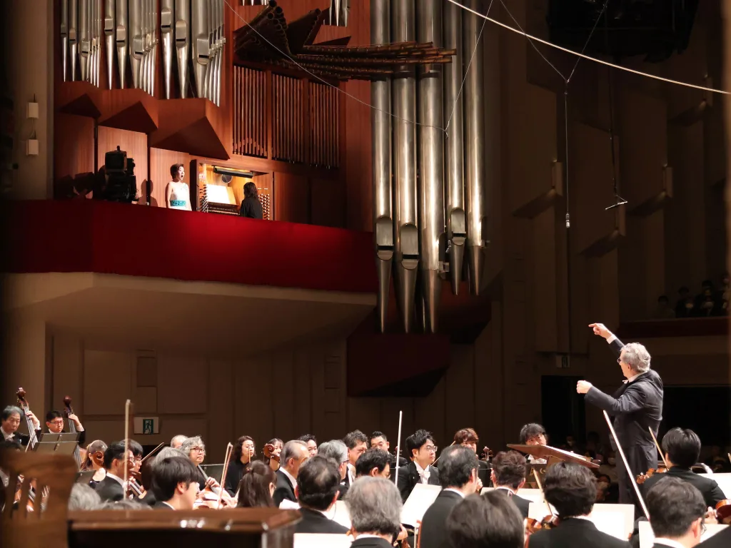 NHKホールのパイプオルガンを用いて　写真提供：NHK交響楽団