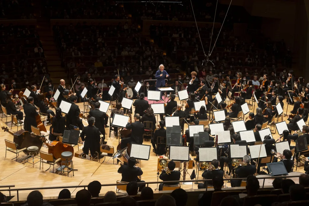 指揮者とオーケストラそれぞれの持ち味があいまって熱演が繰り広げられた（C）K.Miura