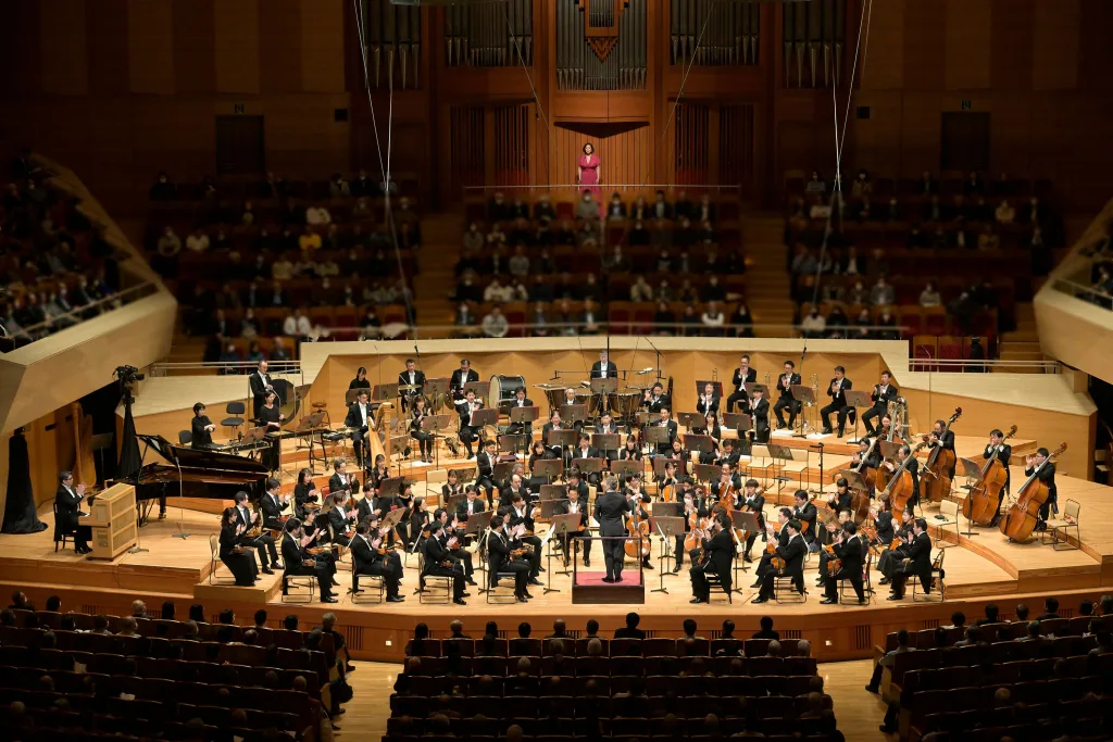 「三角帽子」ではソプラノの吉田がパイプオルガン真下から光沢ある美声を聴かせた　写真提供：NHK交響楽団