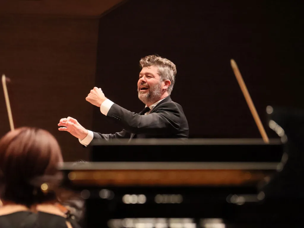N響との共演で自国スペインの音楽を初披露した指揮者のエラス・カサド　写真提供：NHK交響楽団