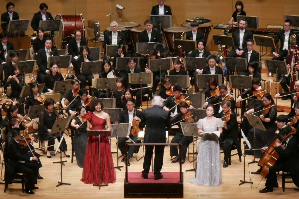 バーンスタインの交響曲第3番「カディッシュ」の演奏風景　写真提供=東京都交響楽団