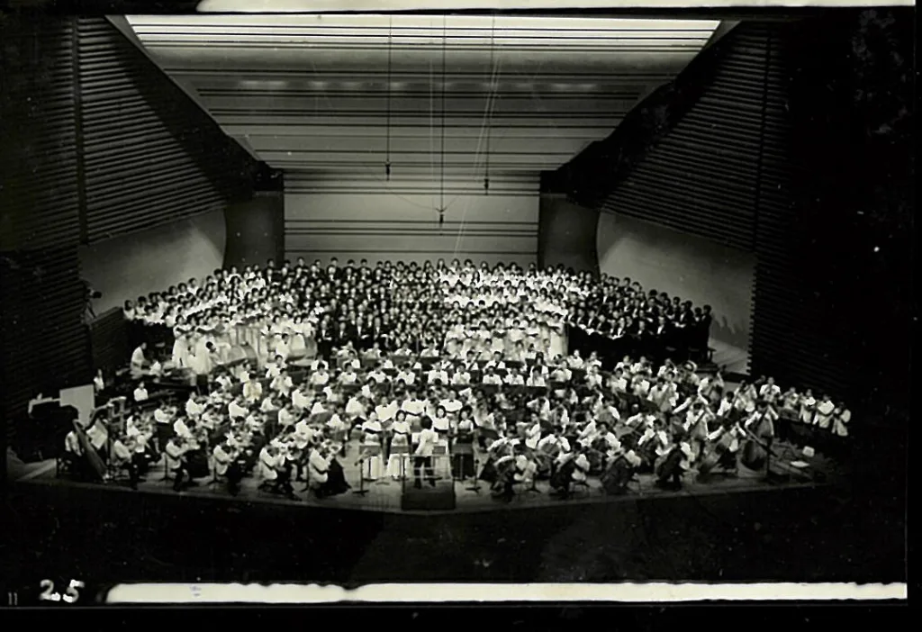 日フィル第203回定期演奏会より。この時のプログラムはマーラーの「千人の交響曲」＝1970年6月17日 東京文化会館