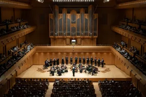 プレトークやオルガン演奏を経て、ホールが教会カンタータを演奏するにふさわしい空間へと変化していった （C）堀田力丸