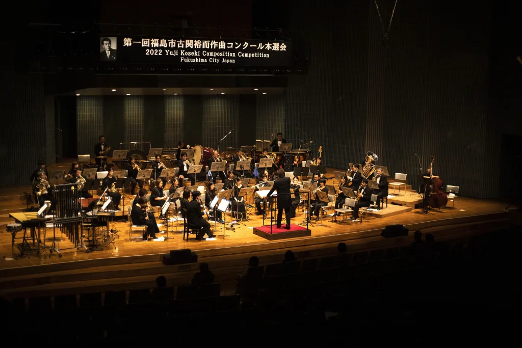 本選会で審査作品の生演奏を担う飯森範親とシエナ・ウインド・オーケストラ