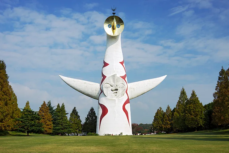 1970年の大阪万博を象徴する「太陽の塔」