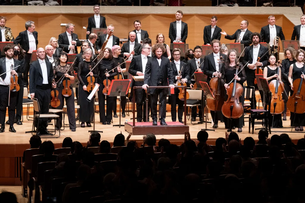 Santu-Matthias Rouvali performing a program of Tchaikovsky and Bartók with The Philharmonia Orchestra Photo: Rikimaru Hotta January 20, 2025, Suntory Hall