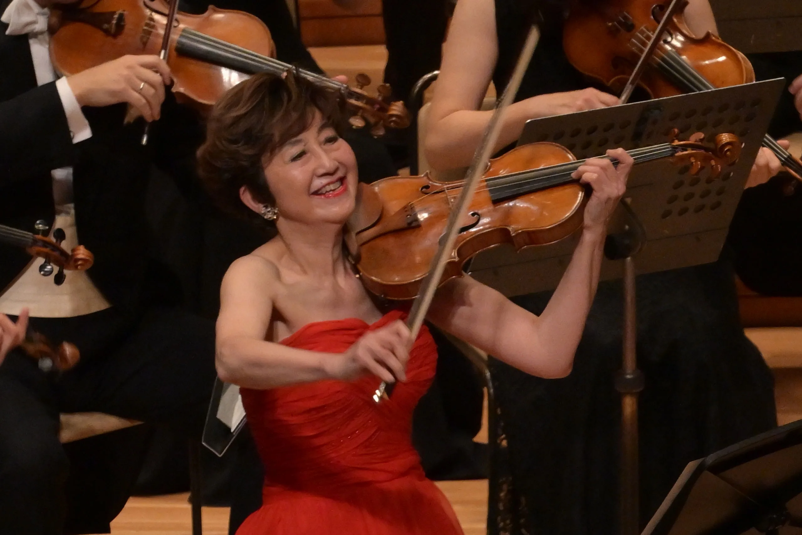 國民合唱 戦ふ花/大谷洌子/獨唱 野菊に寄せて/千葉静子 豊島岡女子はグループ2位の金賞、大妻中野も金 全日本合唱コン高校