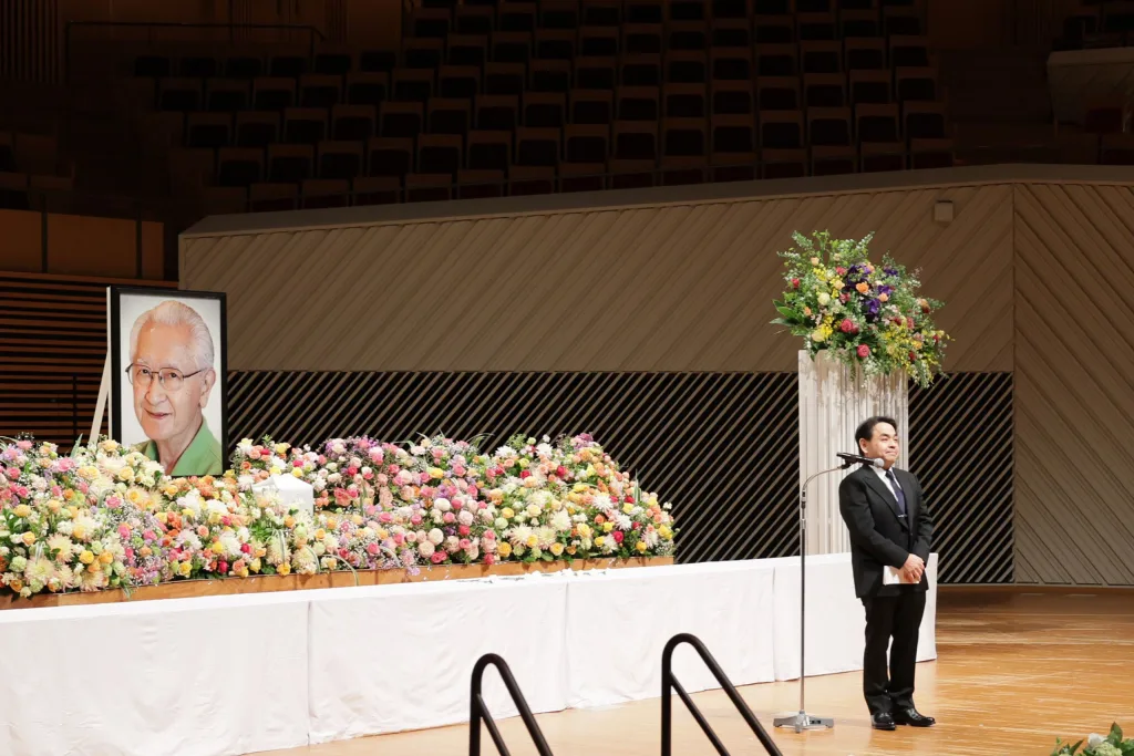 門下生で指揮者の下野竜也がお別れの辞を述べた（撮影＝増田雄介、東京交響楽団提供）