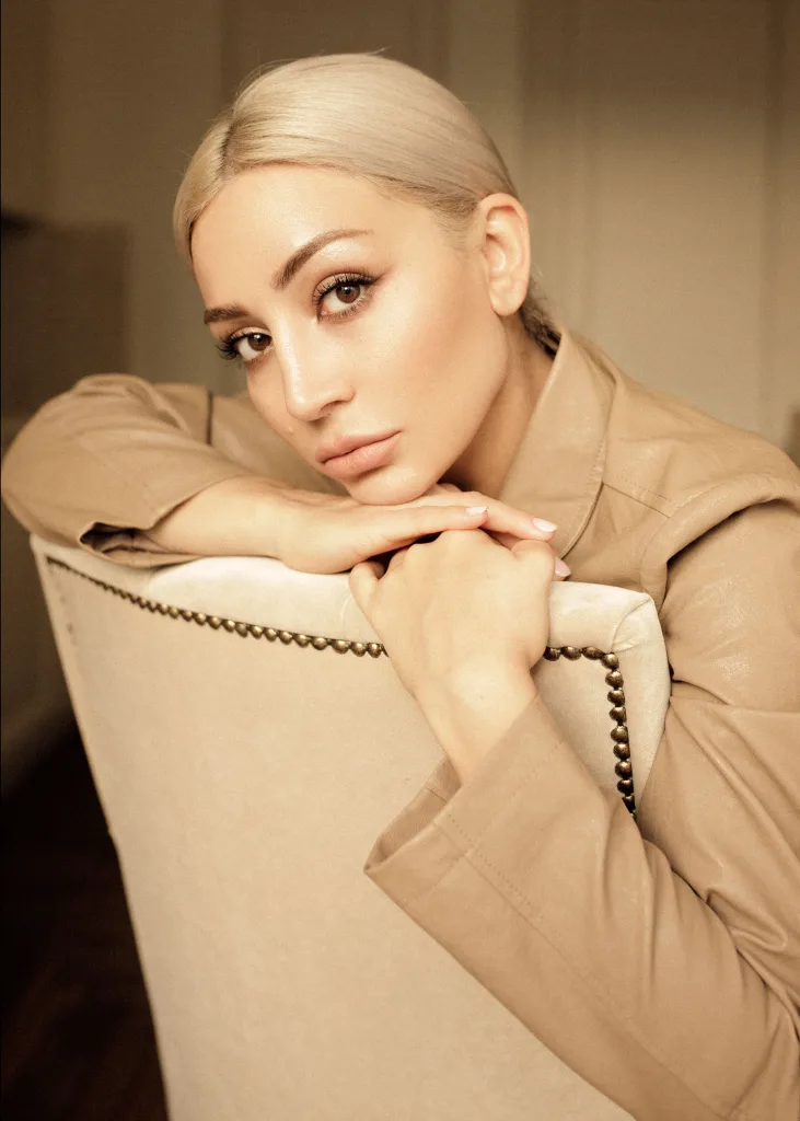 ニーナ・ミナシアン (C) Diana Guledani