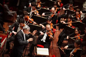 マーラー・フェスティバル2025に参加したファビオ・ルイージ率いるNHK交響楽団＝コンセルトヘボウ 大ホール　(C) Jessie Kamp