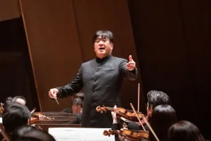 佐渡裕が指揮台に立ち、イギリス・プログラムを振った　（C)TERASHI Masahiko