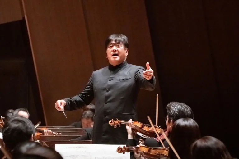 佐渡裕が指揮台に立ち、イギリス・プログラムを振った　（C)TERASHI Masahiko