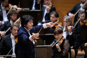 日本人として14年ぶりにベルリン・フィル定期公演の指揮台に立った山田和樹　 (C)Bettina Stoess