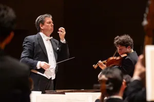 アウグスティン・ハーデリヒが読響に初登場。チャイコフスキーのヴァイオリン協奏曲で美音を聴かせた©読売日本交響楽団 撮影＝藤本崇