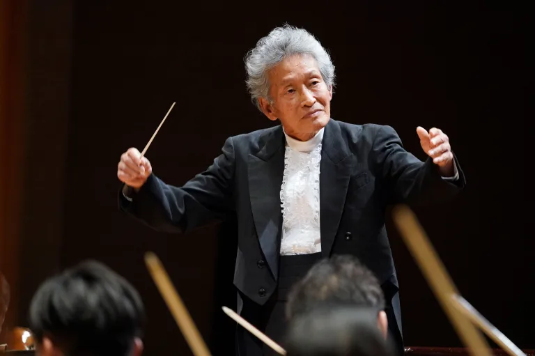 第1022回定期には都響の終身名誉指揮者、小泉和裕が指揮台に立った　提供:東京都交響楽団(c)堀田力丸