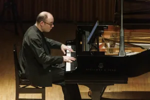 アレクサンドル・メルニコフが、ショスタコーヴィチ「24の前奏曲とフーガ」の全曲演奏を披露した　撮影：大窪道治　提供：TOPPANホール
