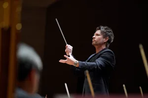 ウルバンスキの緻密な音楽づくりが映えた都響との初共演　提供：東京都交響楽団　(C)堀田力丸