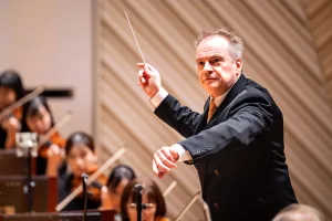 東響音楽監督としてのラスト・シーズンを迎えたノットが、ワーグナーとベートーヴェンのプログラムを披露　©池上直哉／ミューザ川崎シンフォニーホール