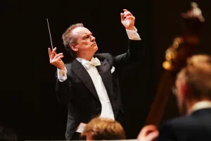 東響第3代音楽監督のジョナサン・ノットが指揮台に立った©N.Ikegami/TSO