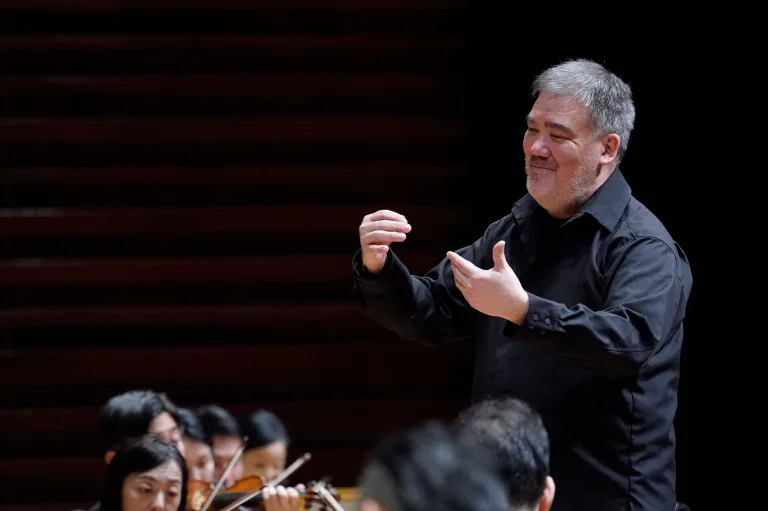 アラン・ギルバートが登場。都響とのブラームス交響曲サイクルの後半として、ブラームスの第3番と第4番を聴かせた（c）Rikimaru Hotta
