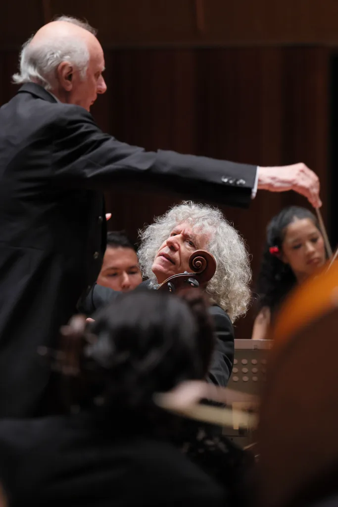 スティーヴン・イッサーリスをソリストに迎えたシューマンのチェロ協奏曲©PMF組織委員会