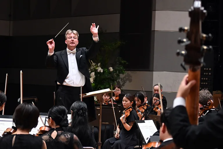 毎年恒例、広島交響楽団による「平和の夕べ」コンサート。被爆80年の今年は、広島に加えて大阪、東京と3か所で開催された　※写真は8月5日（火）の広島公演より　提供：広島交響楽団