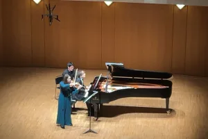 周防亮介がイリヤ・ラシュコフスキーとドイツ・ロマン派＆ロシアものに焦点を当てたプログラムを披露した　写真提供：フィリアホール（横浜市青葉区民文化センター）