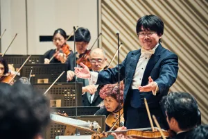 九州交響楽団の首席指揮者を務める太田弦が登場　©平舘平／ミューザ川崎シンフォニーホール