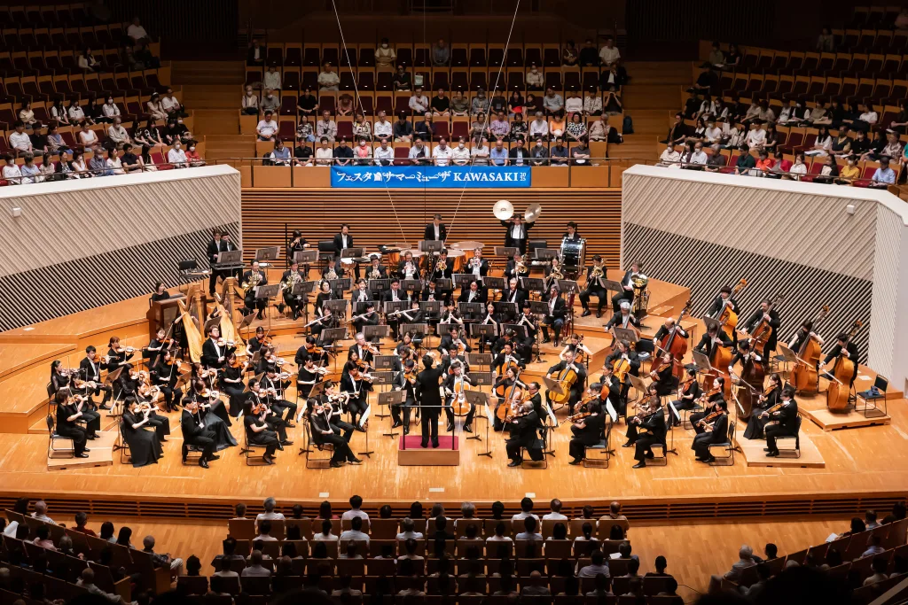 R.シュトラウスは冒頭から芳醇(ほうじゅん)な響きがホールいっぱいに広がり、オペラの名場面が目に浮かぶような演奏だった©池上直哉/ミューザ川崎シンフォニーホール