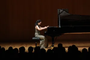 河村尚子が「別れ」を軸に、肉親や友人との死別を経て作曲家たちが残した作品を披露　ⒸFUMITO