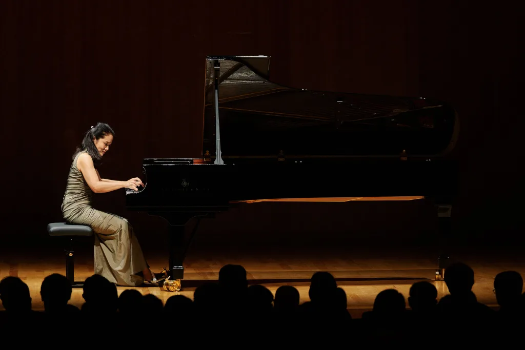 河村尚子が「別れ」を軸に、肉親や友人との死別を経て作曲家たちが残した作品を披露　ⒸFUMITO