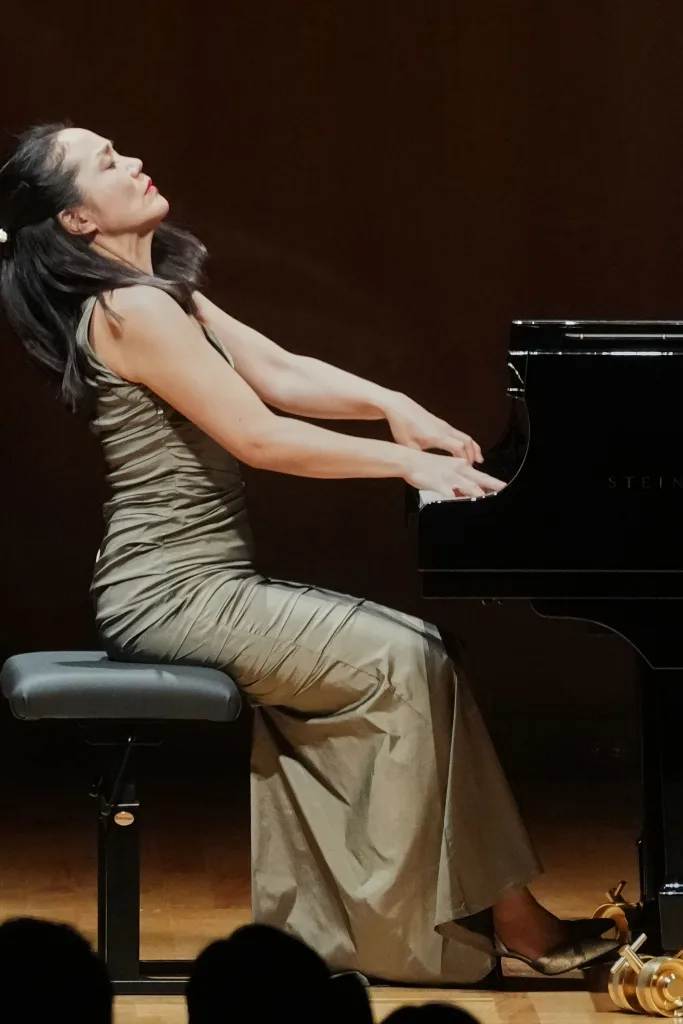 河村は、思い切りが良いみずからのピアニズムを徹頭徹尾、貫いた　ⒸFUMITO