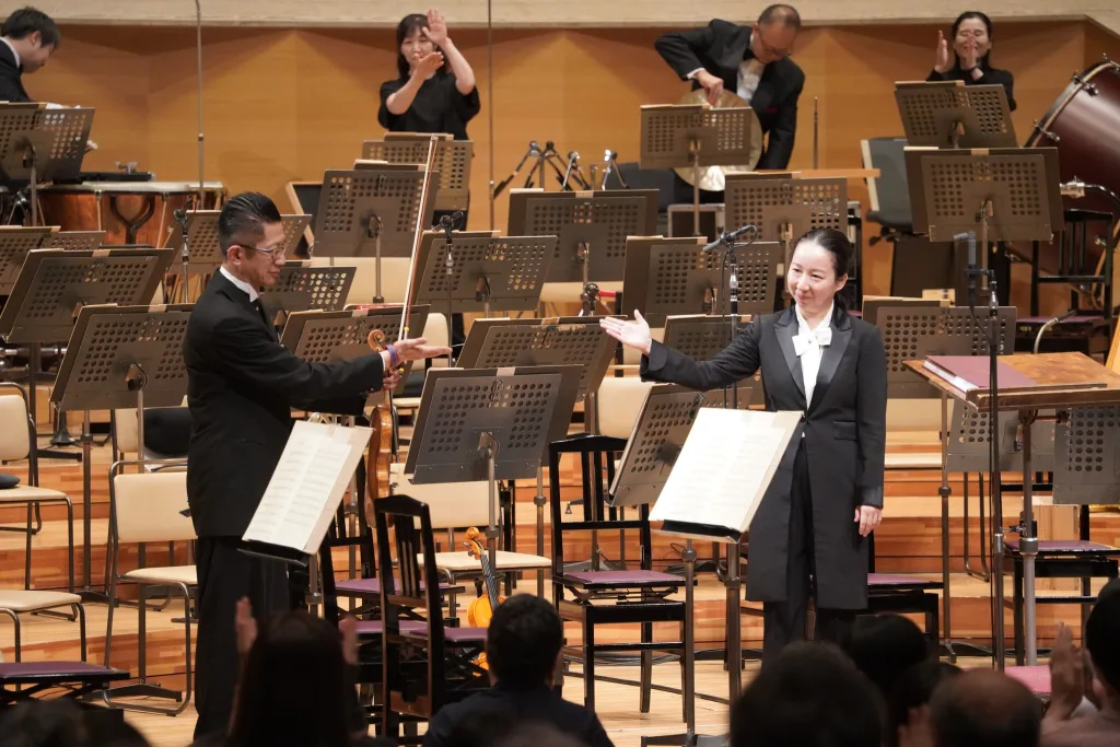 ヴァイオリン独奏パートを担った石田泰尚は、スリムに透き通った美音を聴かせた(c)京都市交響楽団