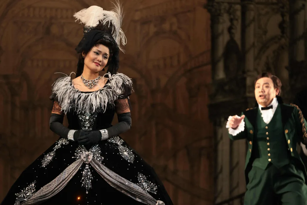 アンジェリーナ(脇園)とドン・ラミーロ(チュアン・ワン) (C)Teatro alla Scala