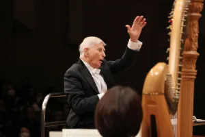 NHK交響楽団の10月定期を3プログラムとも指揮するヘルベルト・ブロムシュテット。Aプロは意欲的な選曲　写真提供：NHK交響楽団