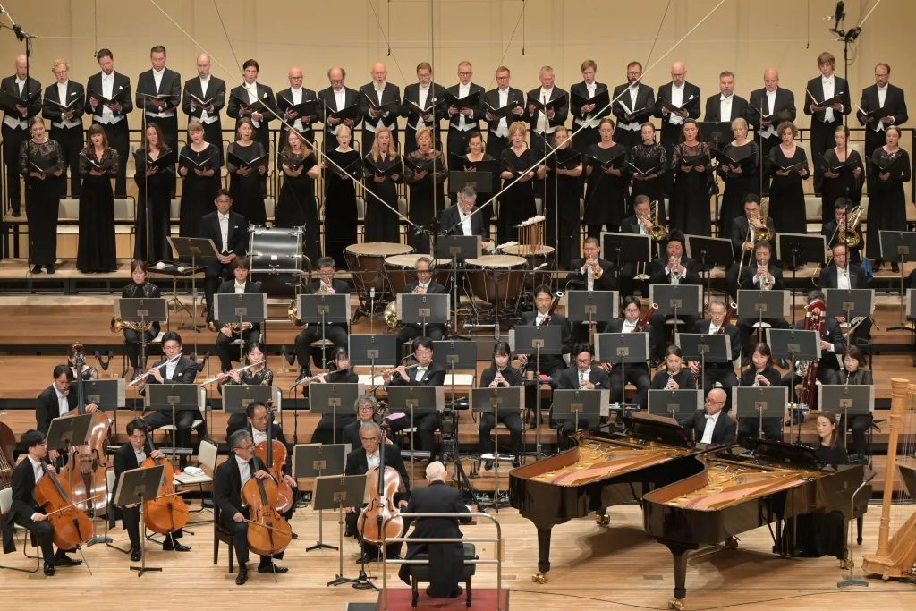 ストラヴィンスキー「詩篇交響曲」。スウェーデン放送合唱団は、透明で温かいハーモニーを美しく響かせた 写真提供:NHK交響楽団