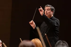 読響常任指揮者のセバスティアン・ヴァイグレが、ショスタコーヴィチ最後の交響曲に臨んだ　©読売日本交響楽団 撮影＝藤本崇