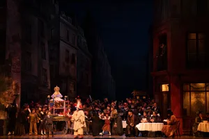 粟國淳演出、プッチーニ「ラ・ボエーム」撮影：堀田力丸　提供：新国立劇場