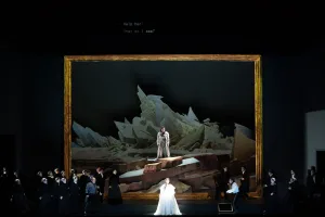 フリードリヒの絵画「氷海」を用いた深作健太演出による「さまよえるオランダ人」 写真提供：公益財団法人東京二期会 撮影：寺司正彦