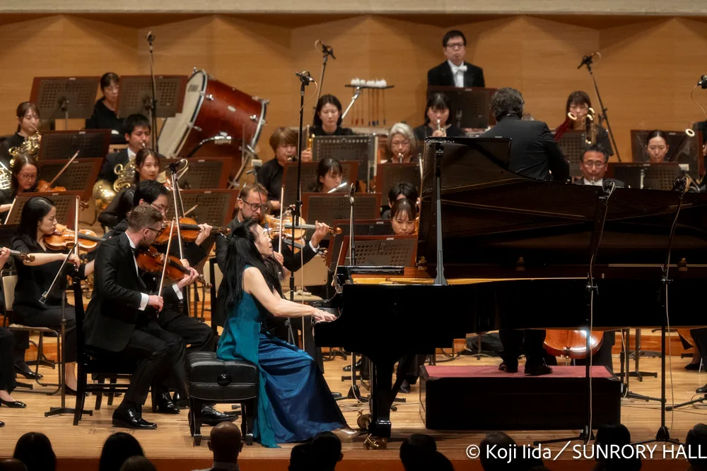 小山実稚恵は、チャイコフスキーの第1番・冒頭楽章から実力派の面目躍如たるピアノを聴かせた