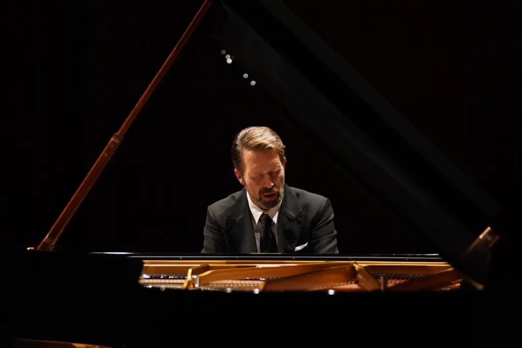 シューマンの「謝肉祭」では、パレードの登場人物たちが瑞々しいタッチで詩情豊かに描かれた (c)Junichiro Matsuo