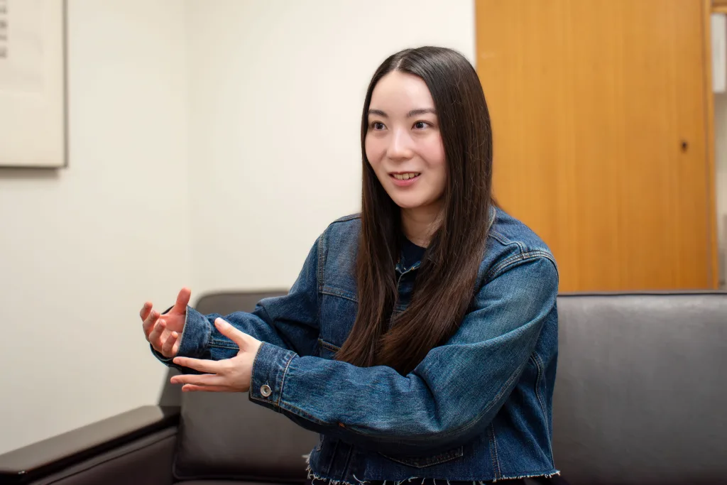 チャイコフスキー「四季」について熱を込めて語る松田華音